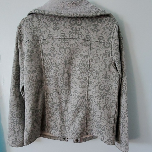 Light Jacket - Picture 2 of 3